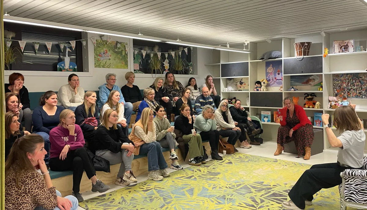 leesconsulenten luisteren naar een verhaal 