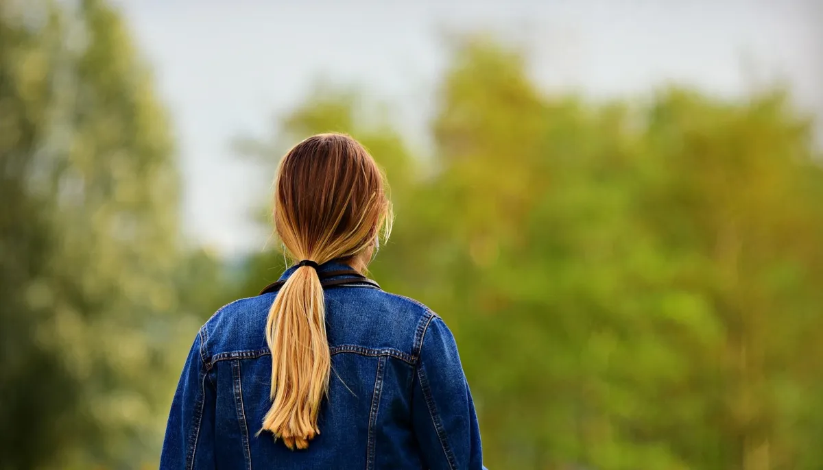 vrouw wandelend