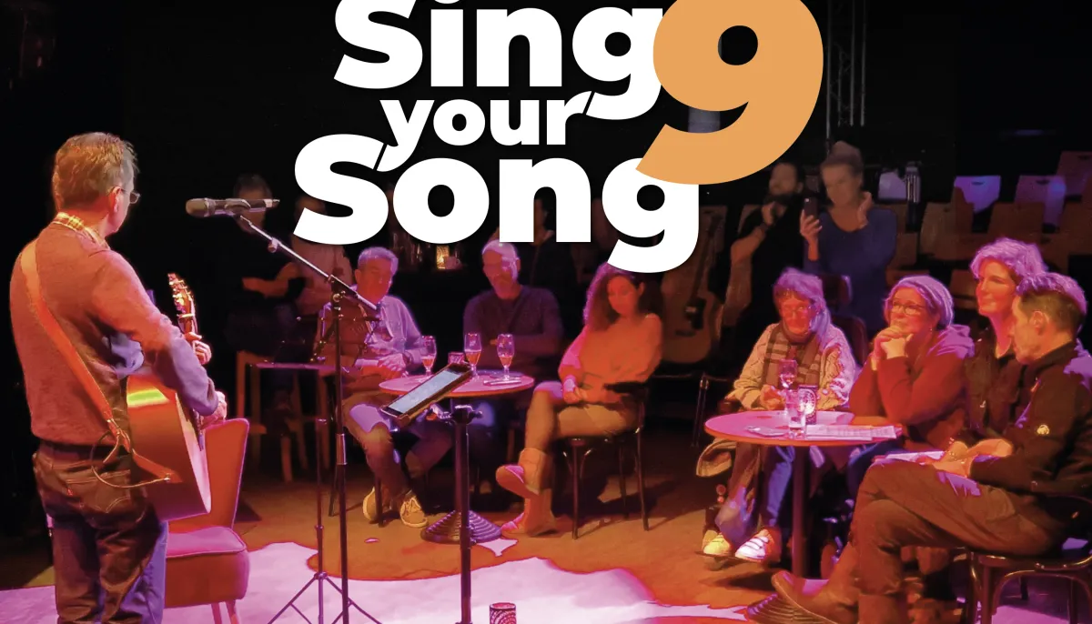 Sing your song logo en publiek op achtergrond - liggend 