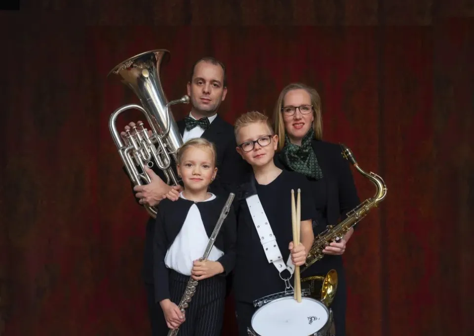 Groep mensen met instrumenten 
