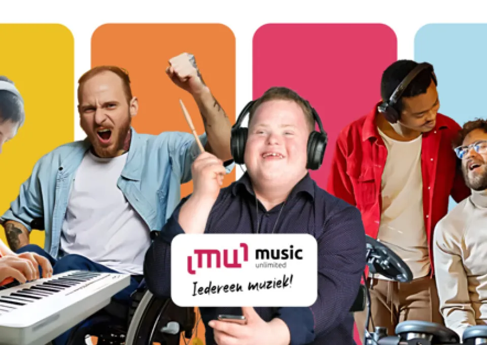 5 mensen die samen muziek maken 