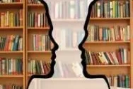 twee transparante hoofden voor boekenkast