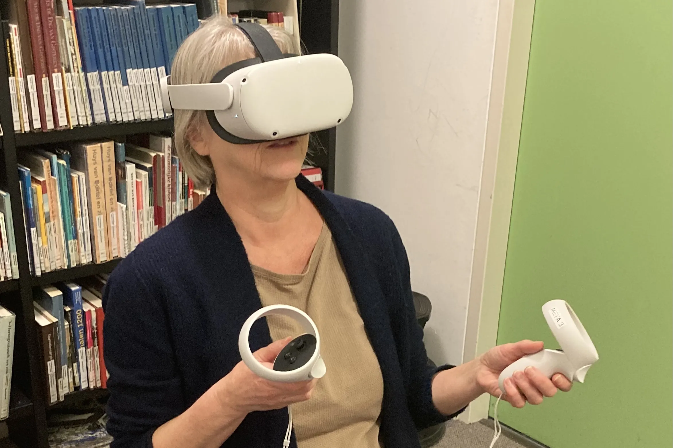 vrouw met vr-brul