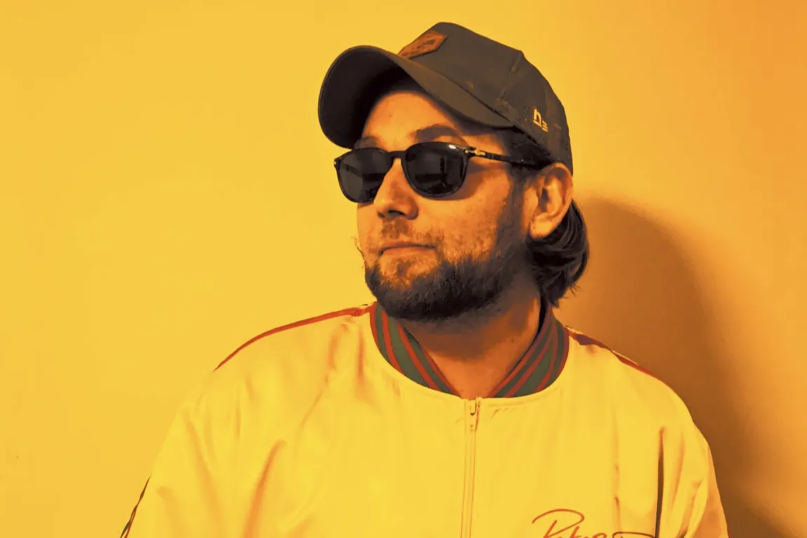 Portretfoto zanger Johnny Chestpain