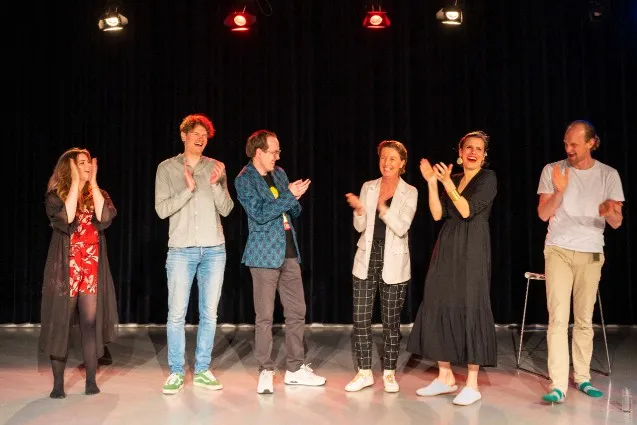 Spelers op toneel
