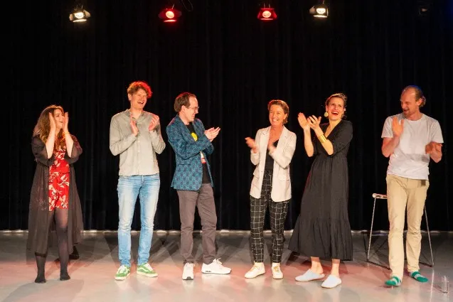 Spelers op toneel