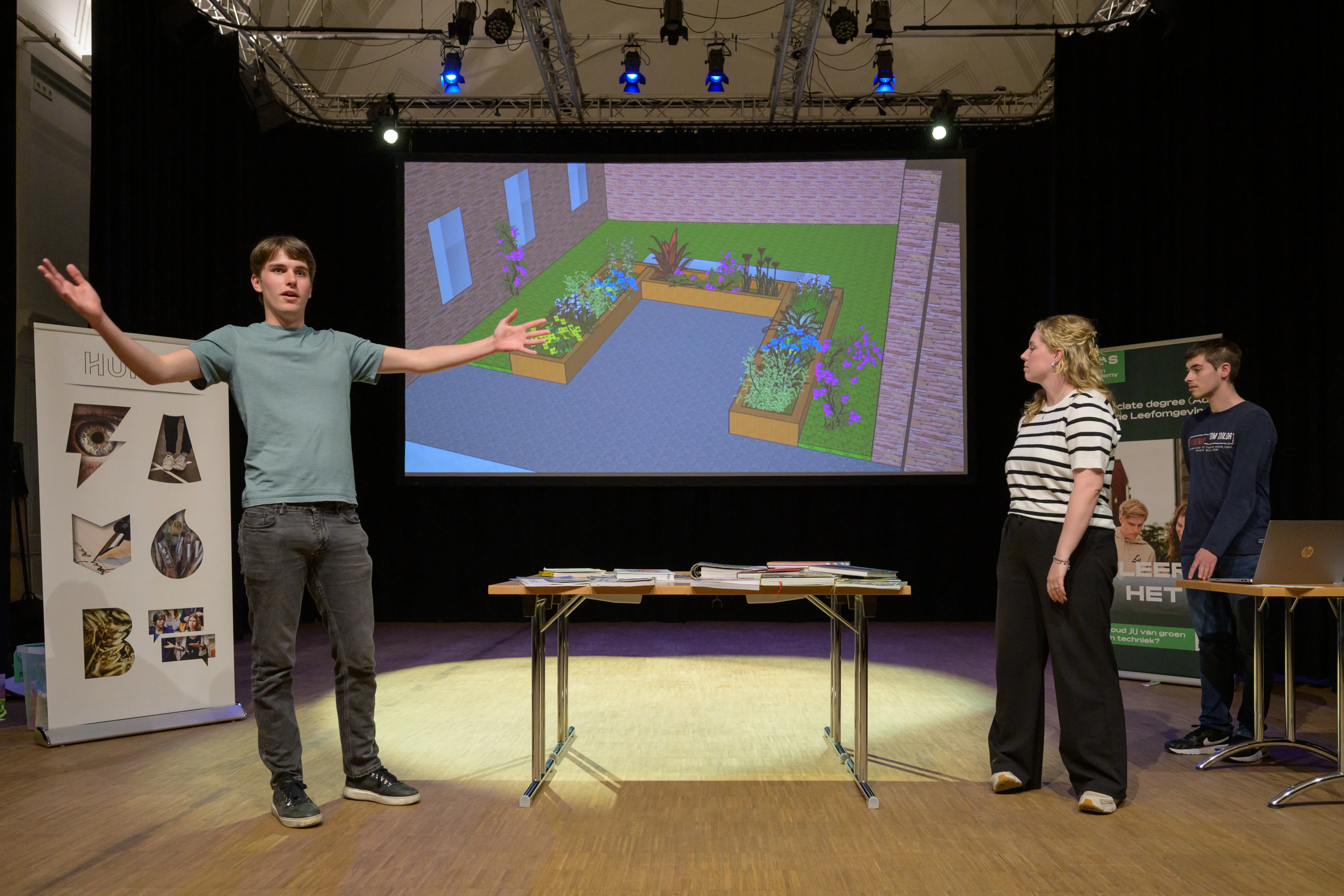 drie studenten presenteren ontwerp, foto ben nienhuis