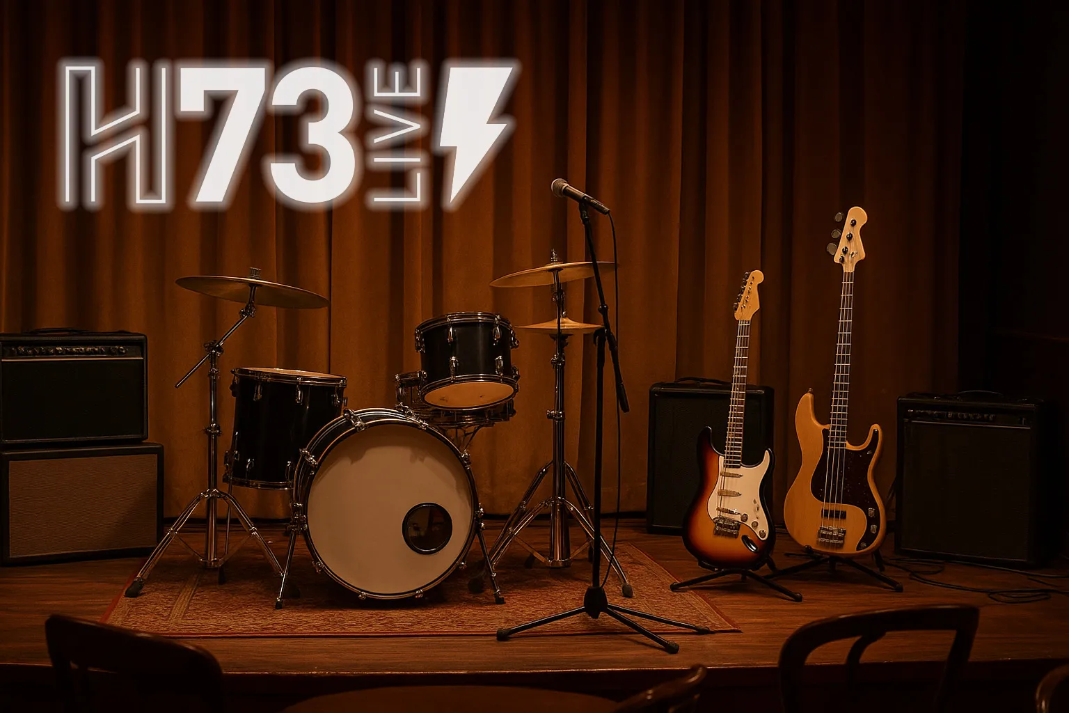 podium met backline van band en neon logo H73 Live
