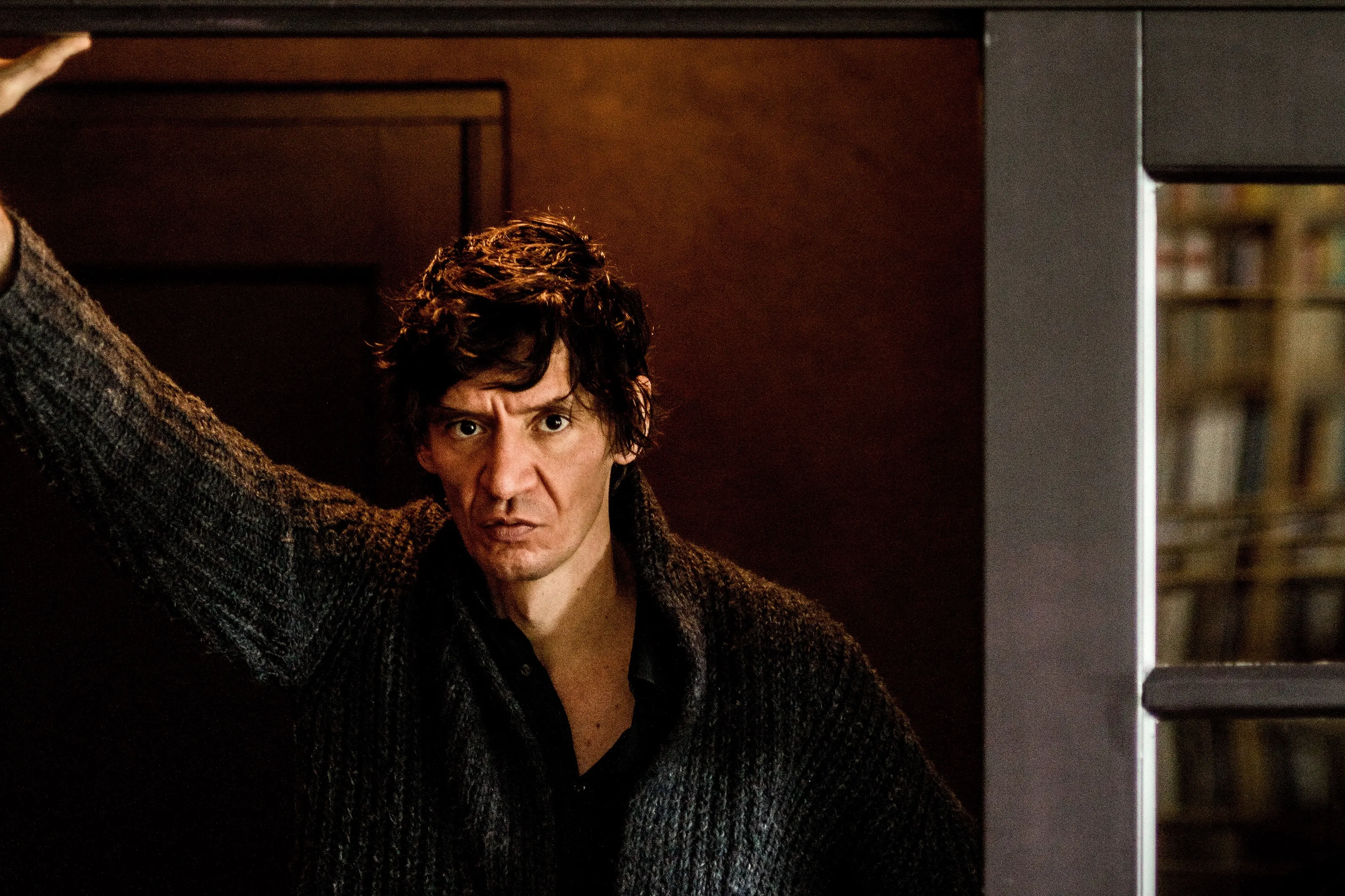 portretfoto man met donker haar