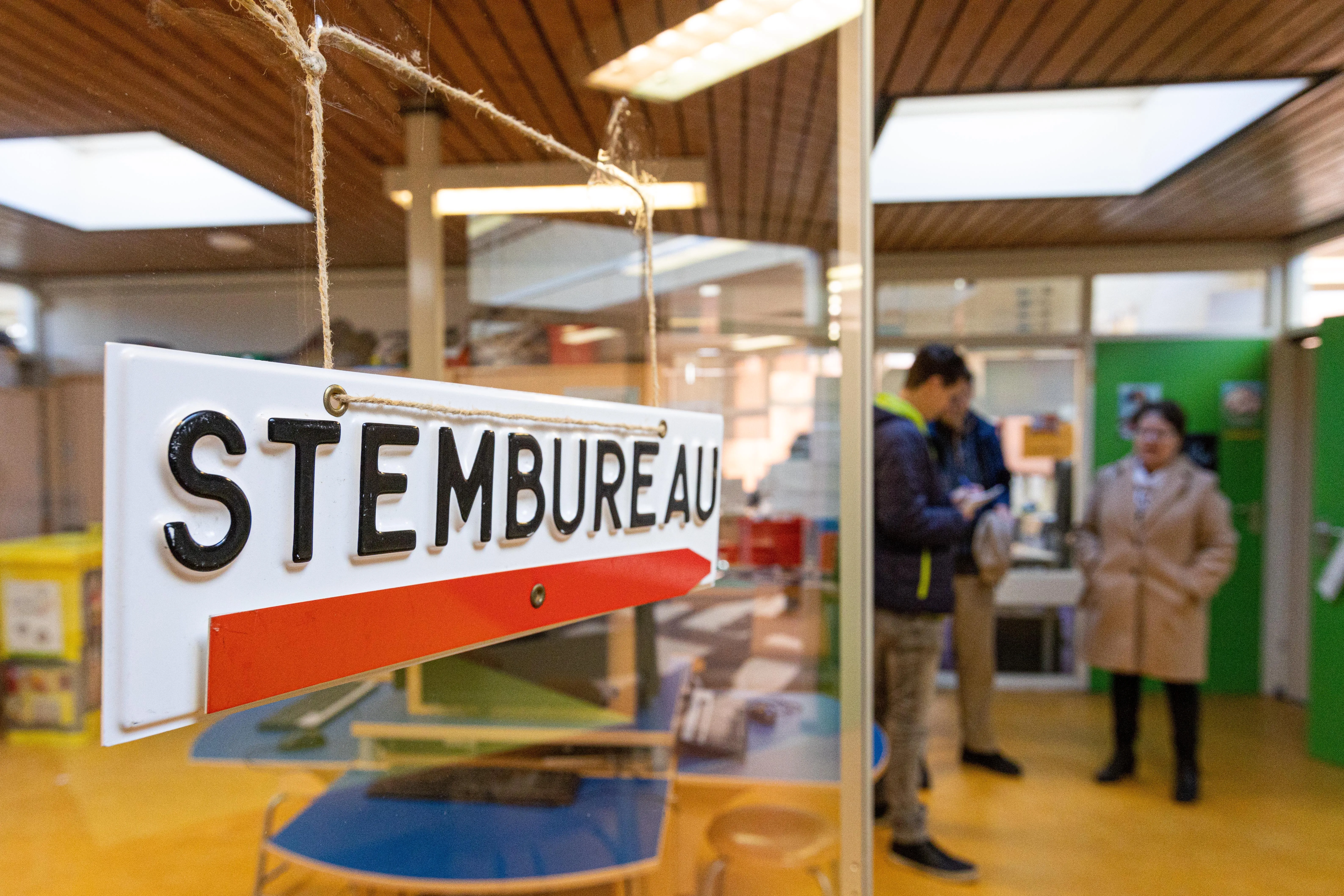 Stembureau Esch, wegwijsbordje