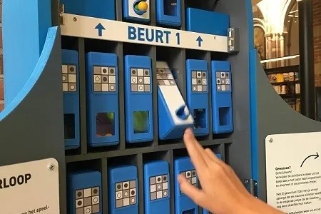 Iemand maakt gebruik van de Verliesmachine