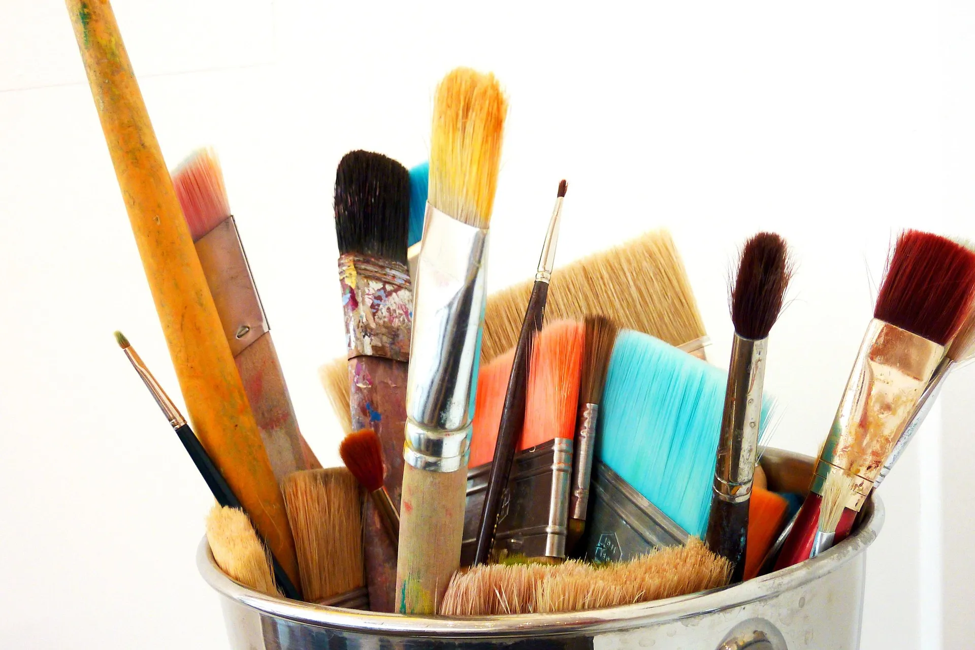 bak met diverse kwasten