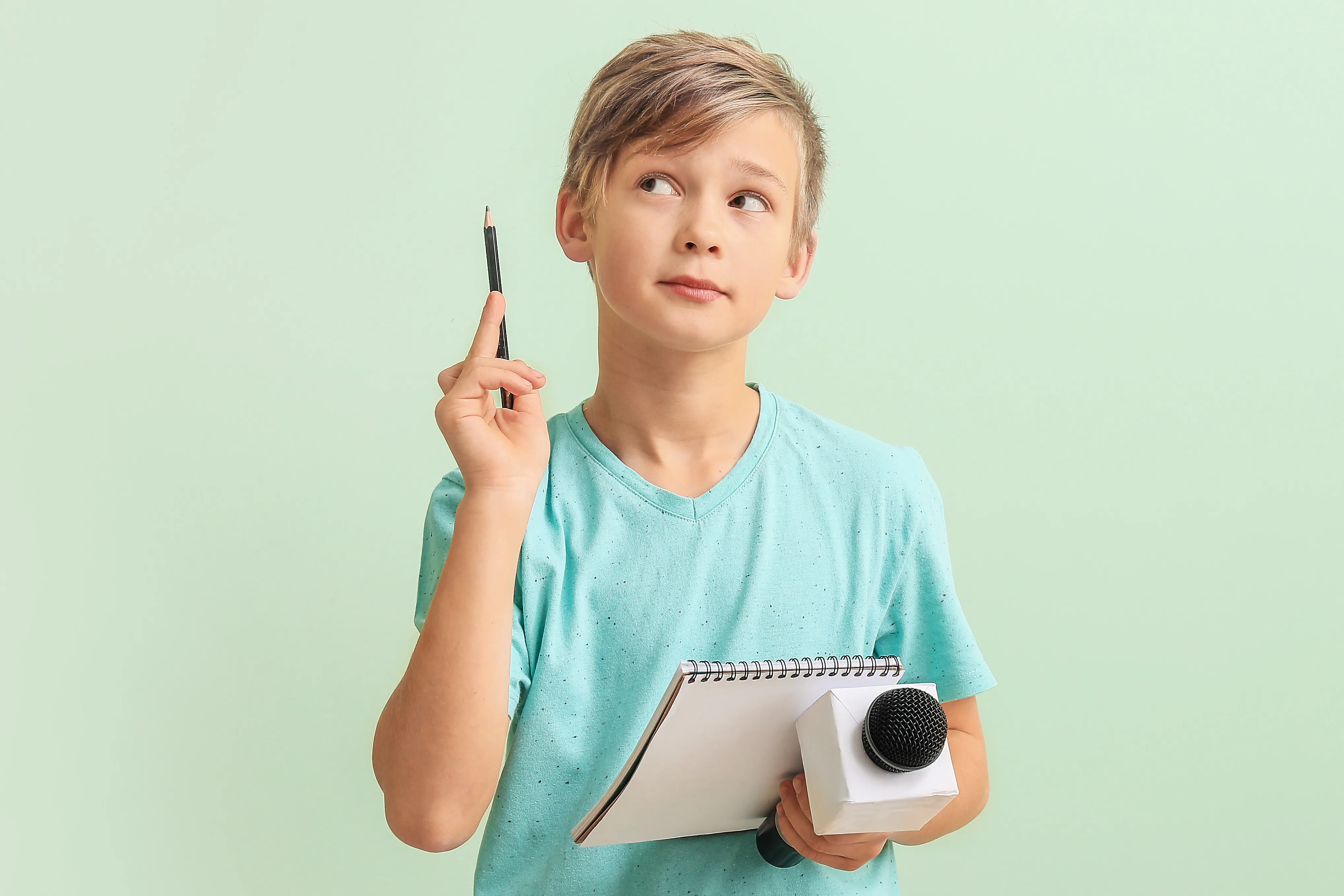 Kidsreporter met pen en bloknote