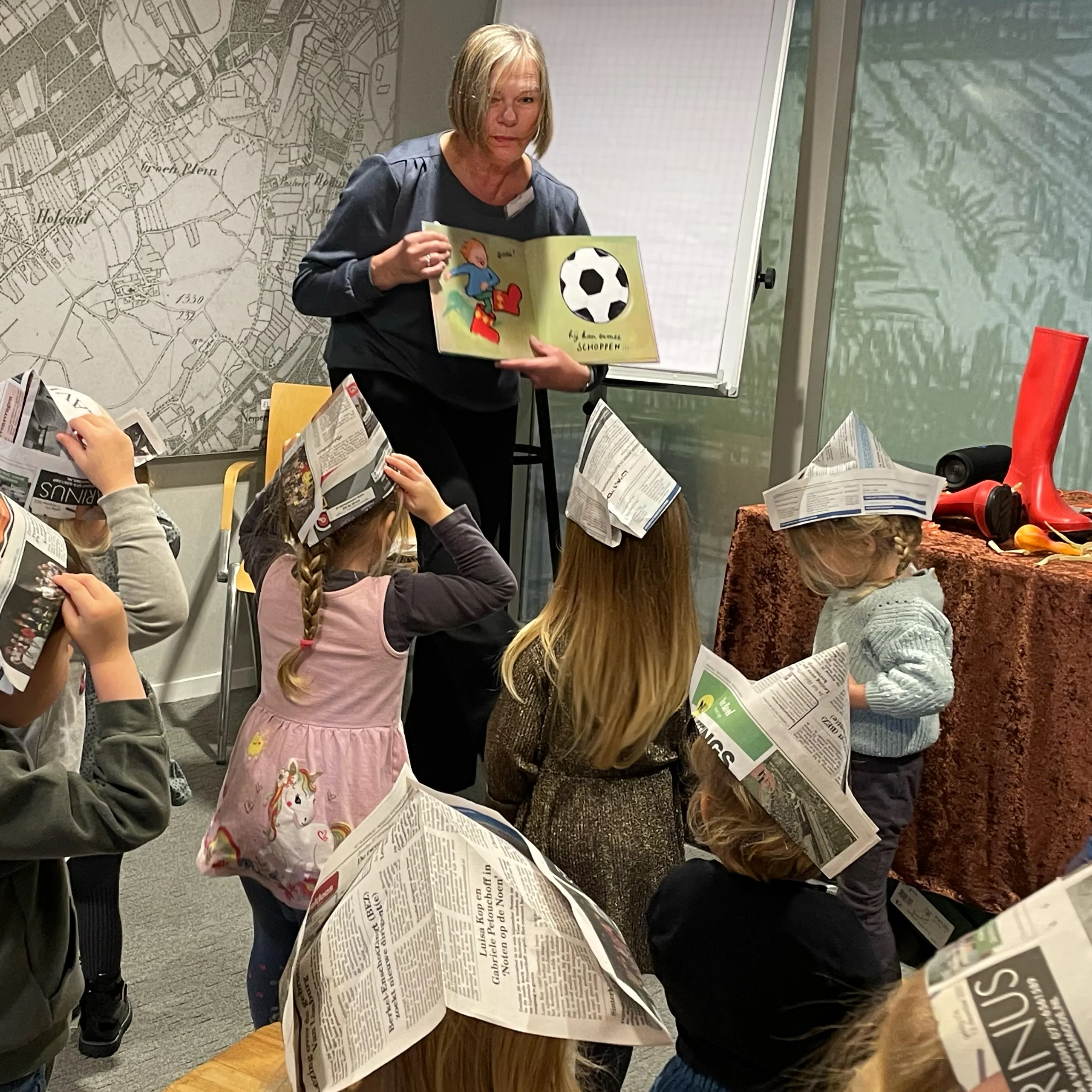 Renny leest voor in HelvoirThuis 
