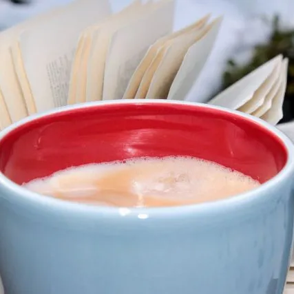 Kop koffie bij bladzijdes boek Verhaaltijd Rosmalen