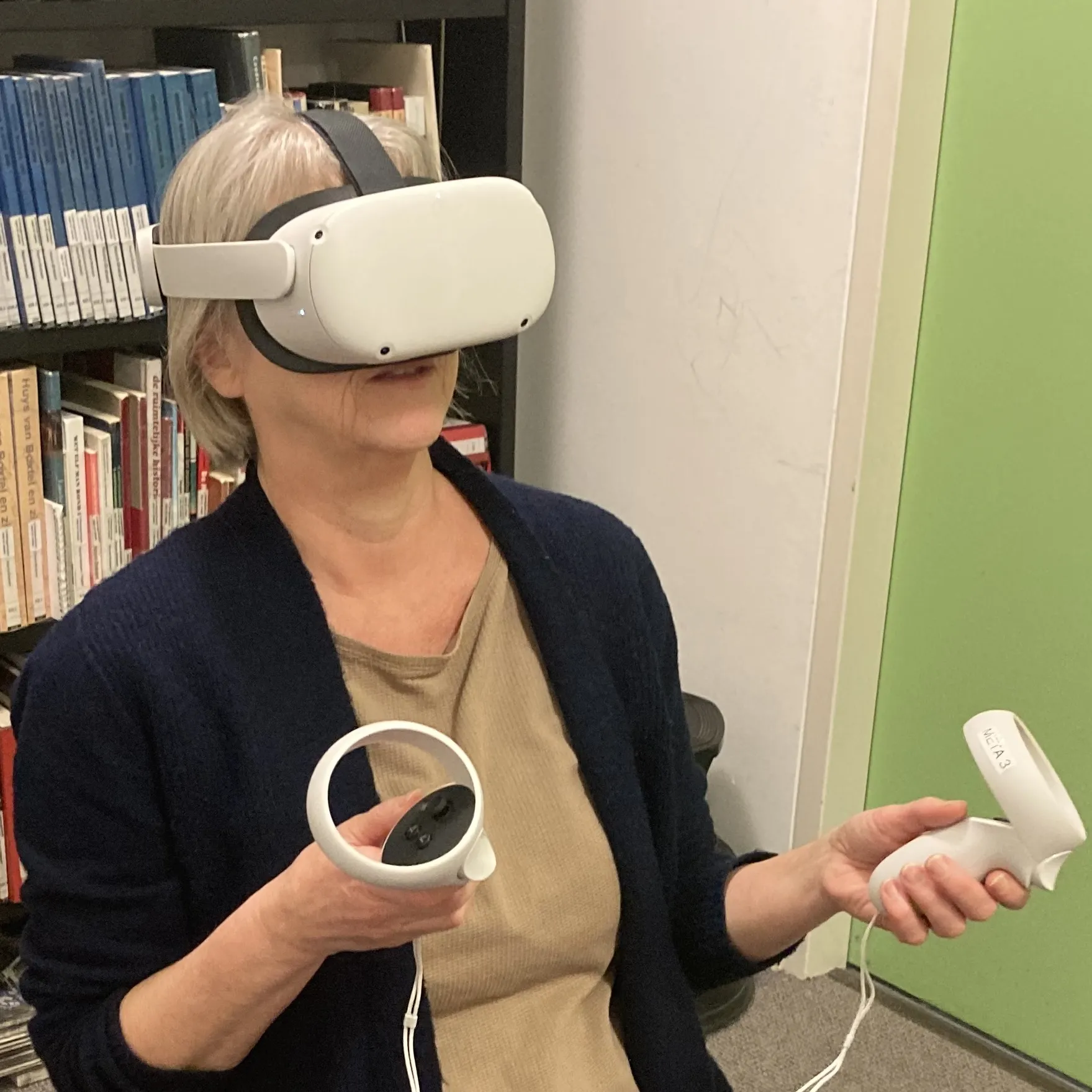 vrouw met vr-brul