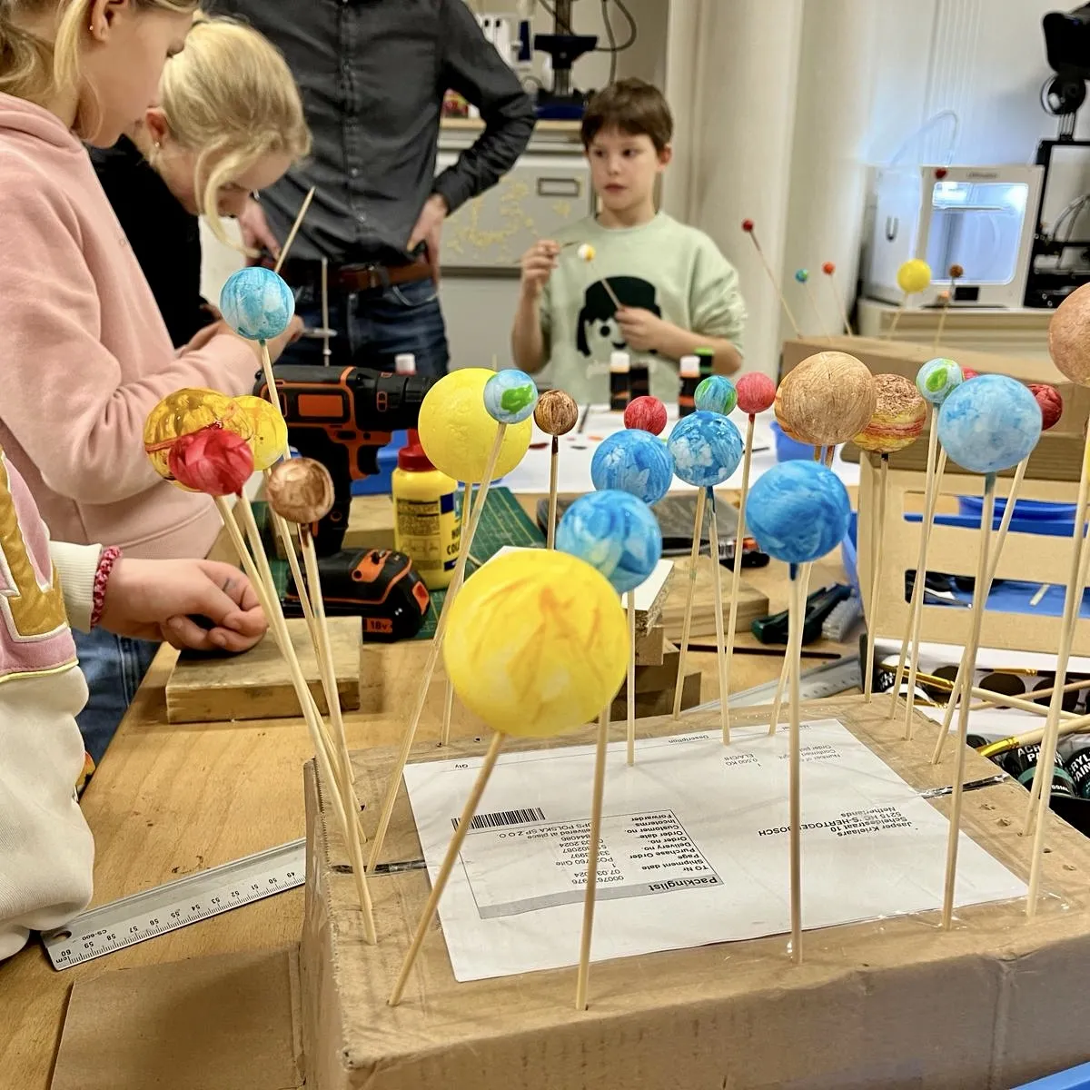 Kinderen planeten kleuren