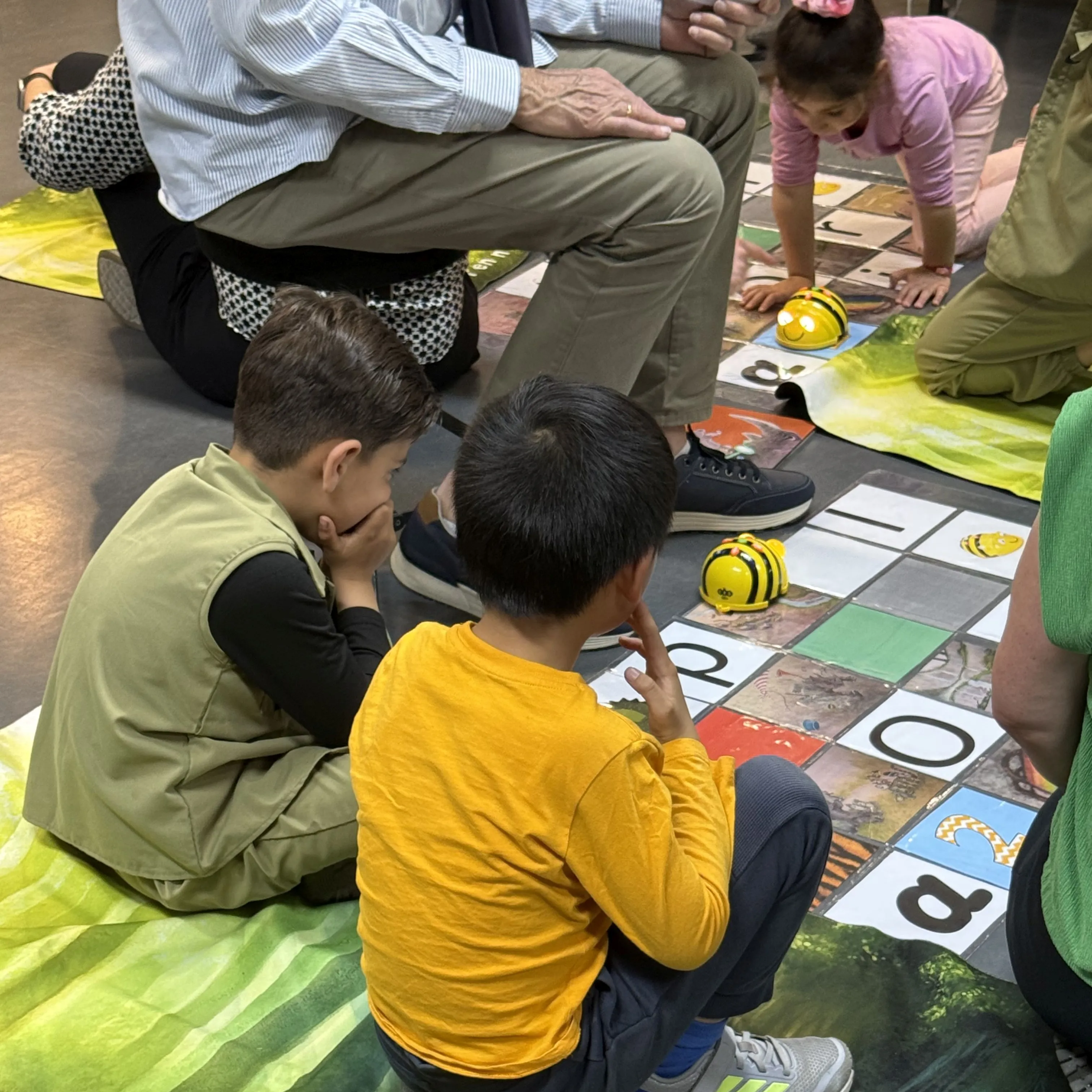 jongens op spelletjeskleed