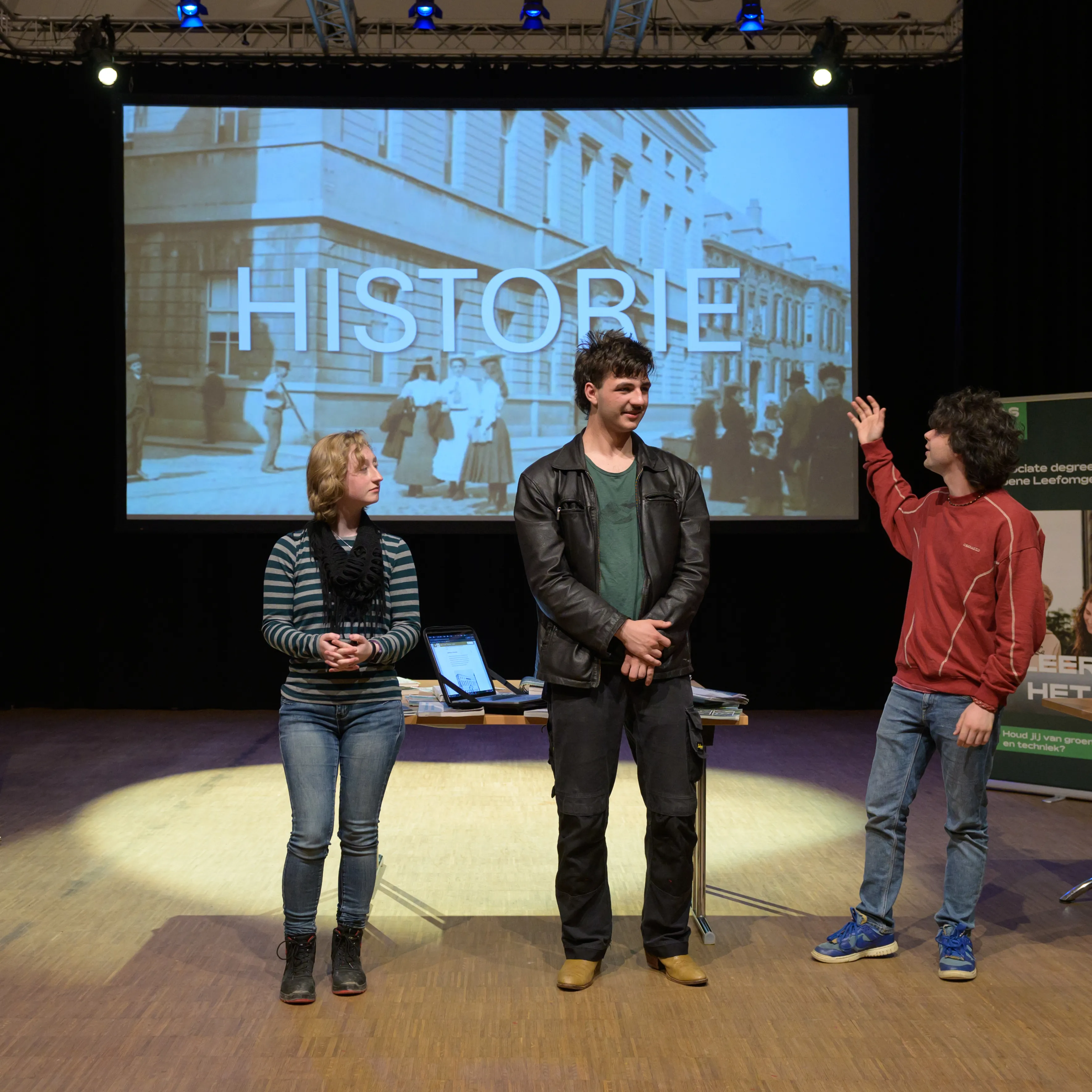 studenten presenteren plan