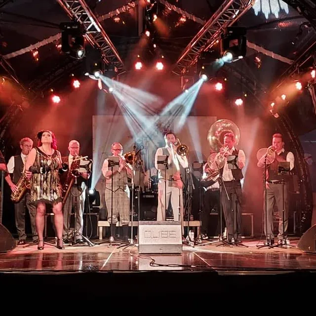 groepsfoto bandleden Dr. Gumbo Brass