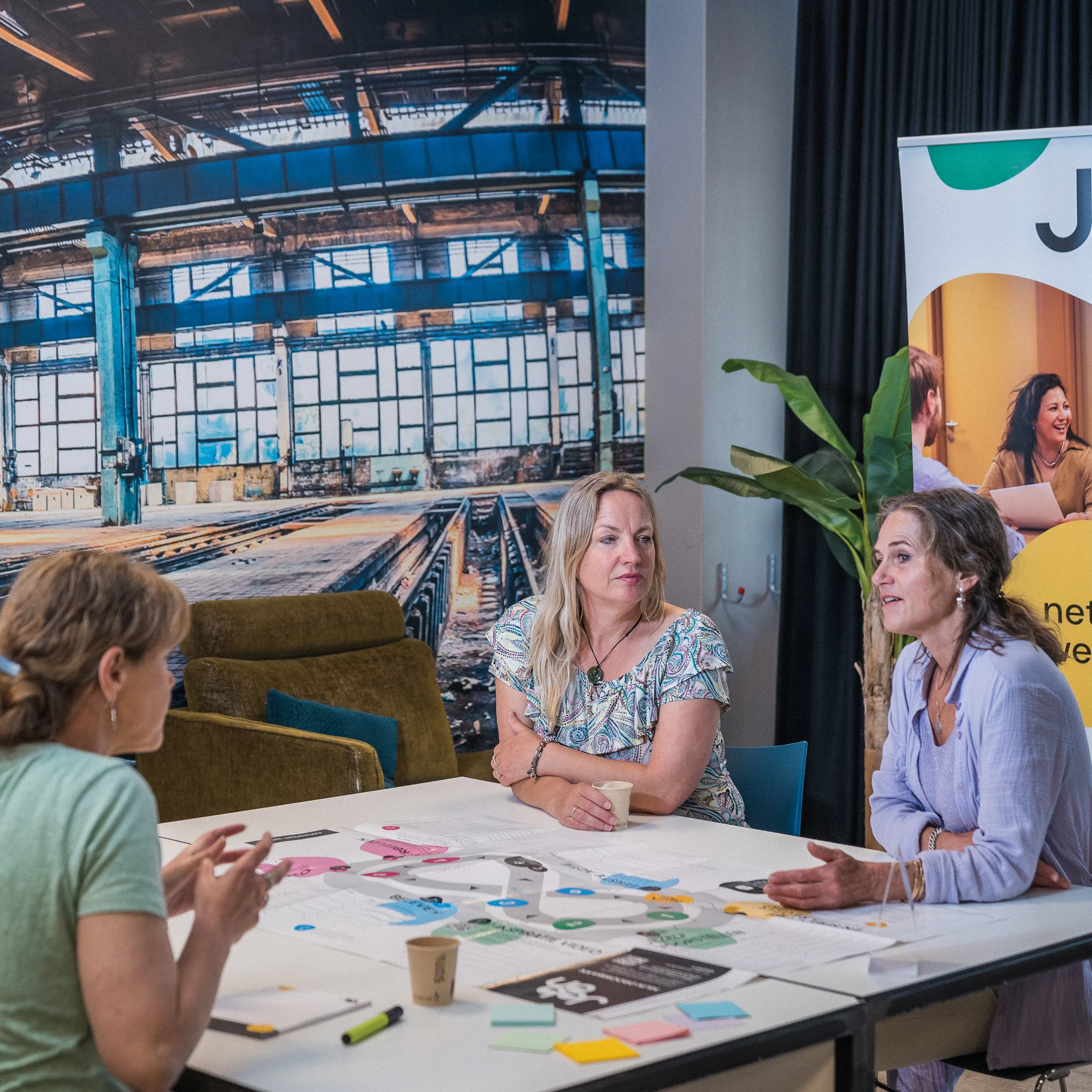 Een groep speelt het Werkgelukspel