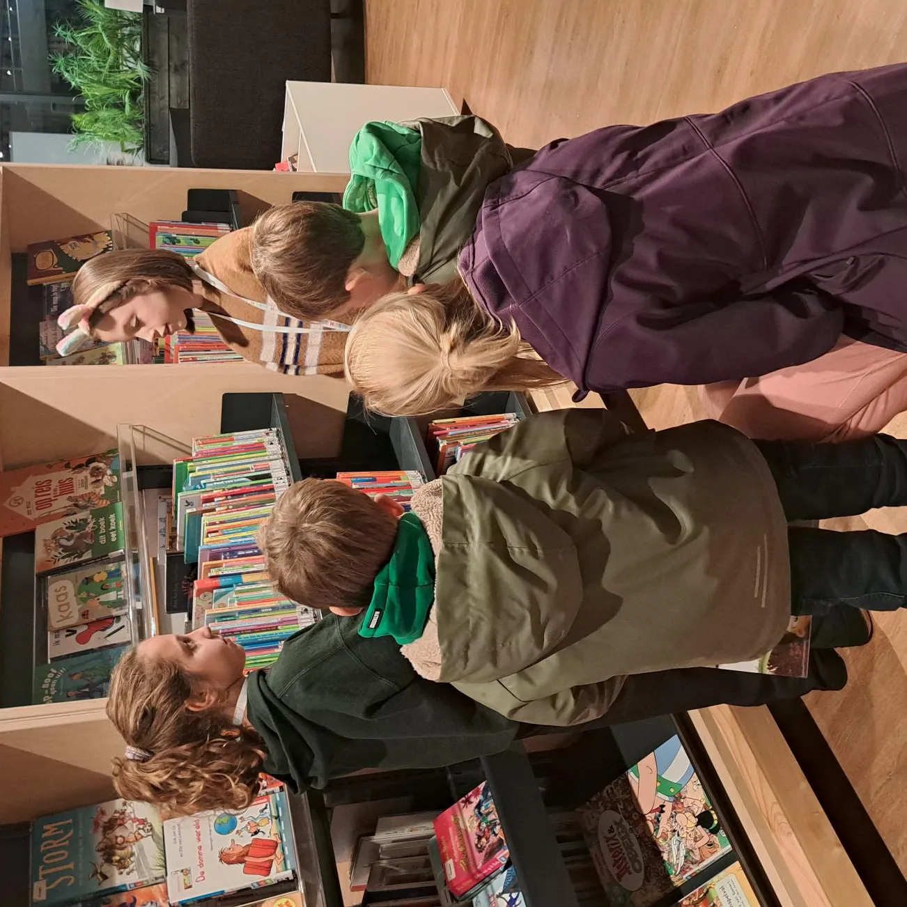 kinderen helpen andere kinderen