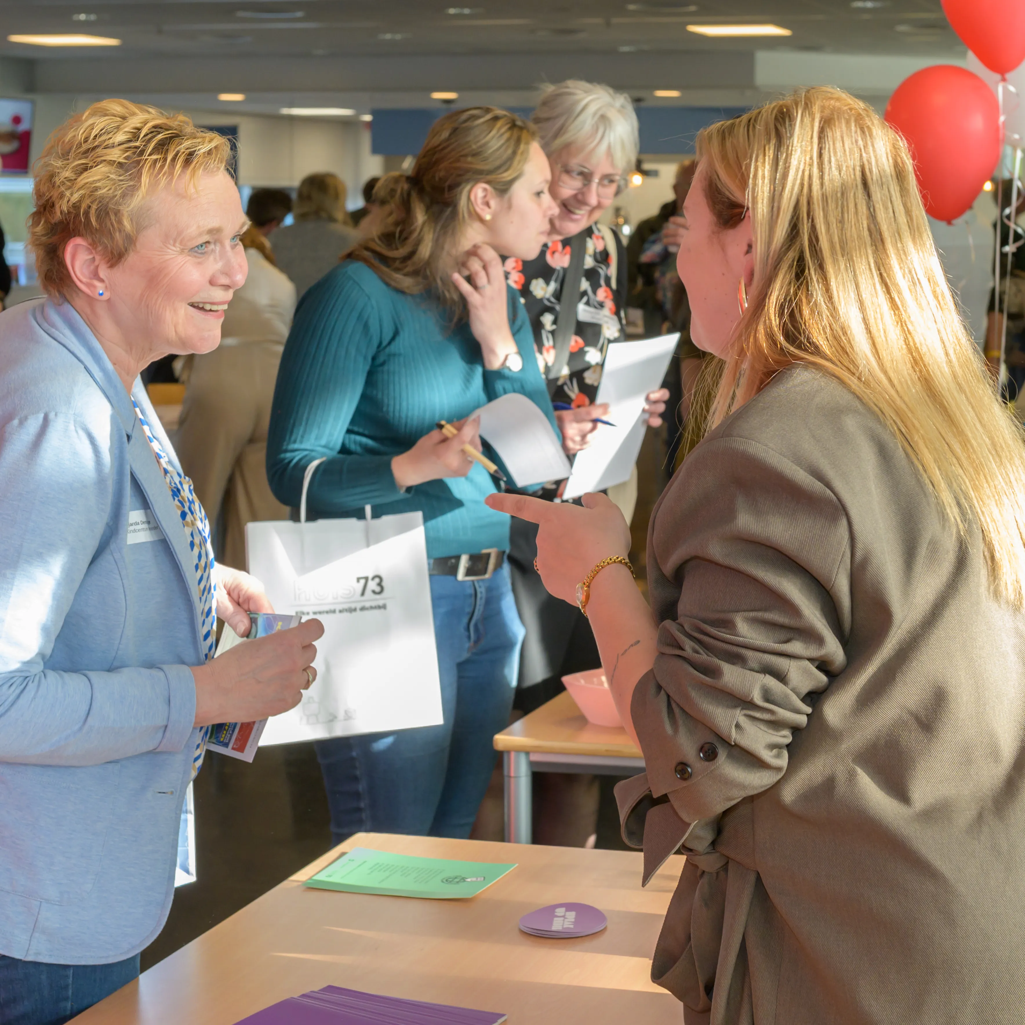 Leerkrachten op cultuurmarkt foto Ben Nienhuis