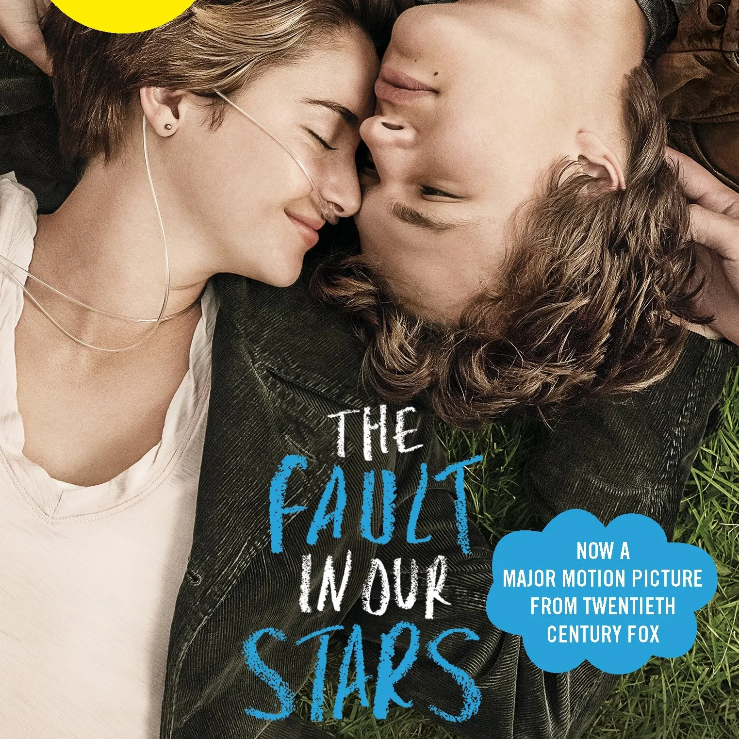 Bookcover The Fault in Our Stars. 2 mensen liggend op het gras.