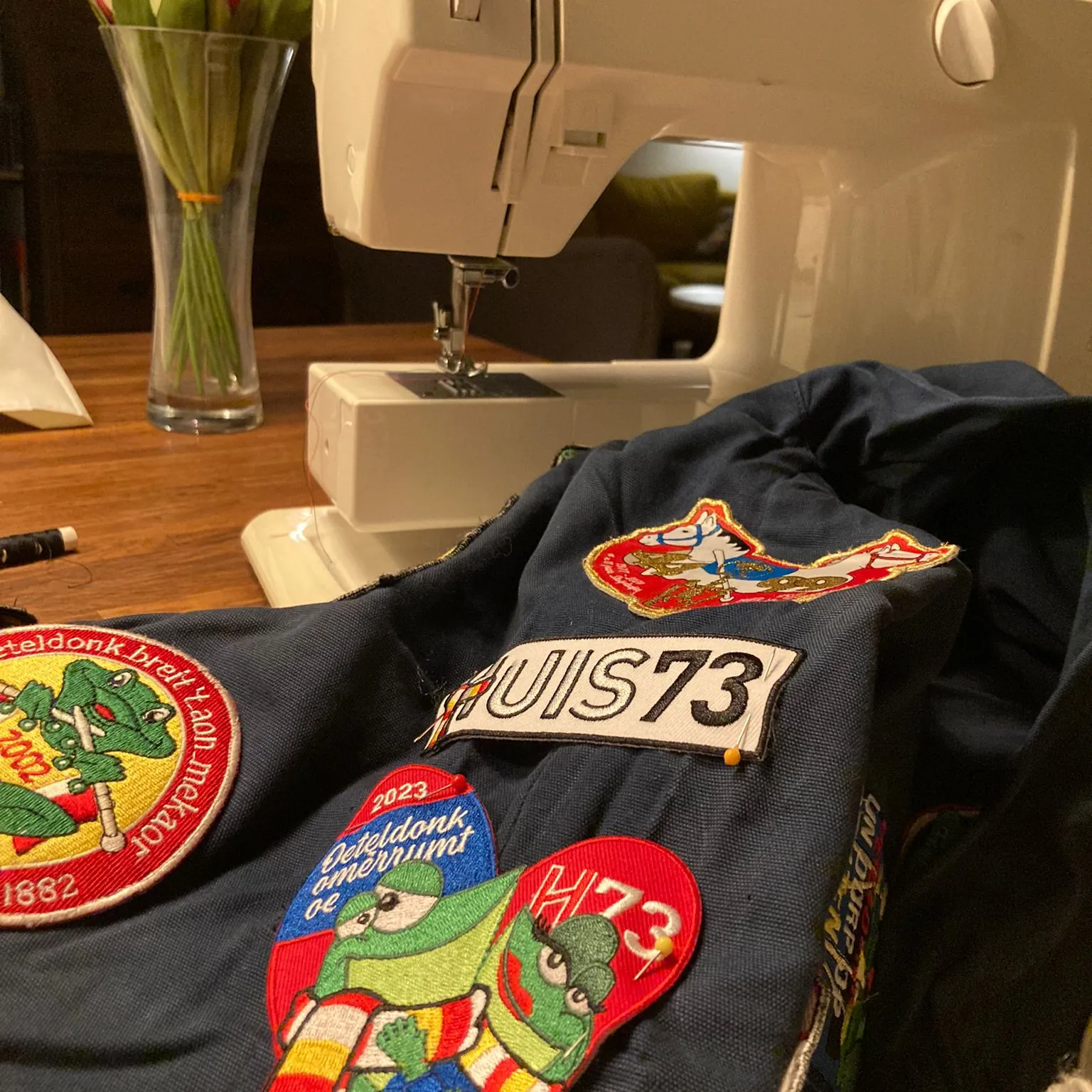 Carnavalsemblemen op jasje