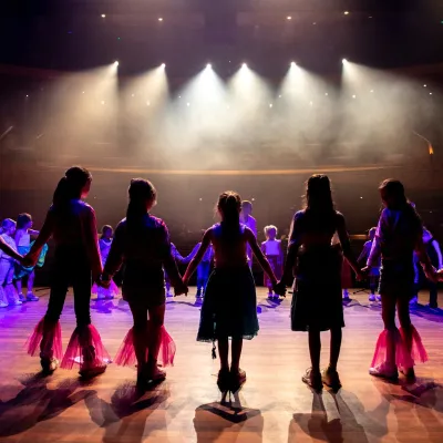 Kinderen in een theater met spots