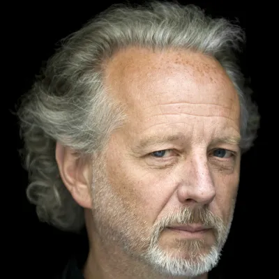 Portretfoto van schrijver Stefan Hertmans