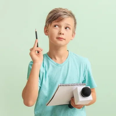 Kidsreporter met pen en bloknote