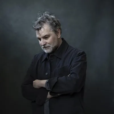 Portretfoto van schrijver Bert Natter
