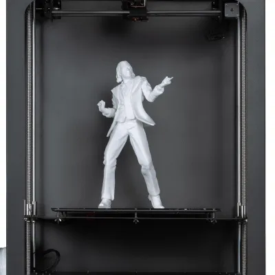 Een resinprinter met een karakter in 3d geprint