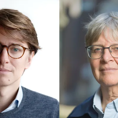 een jonge man en een oudere vrouw met een bril.