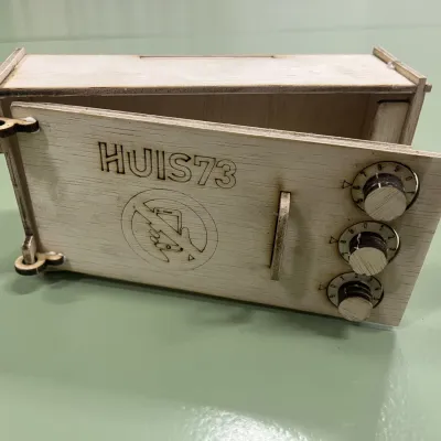 Zelfgemaakt telefoon kluisje